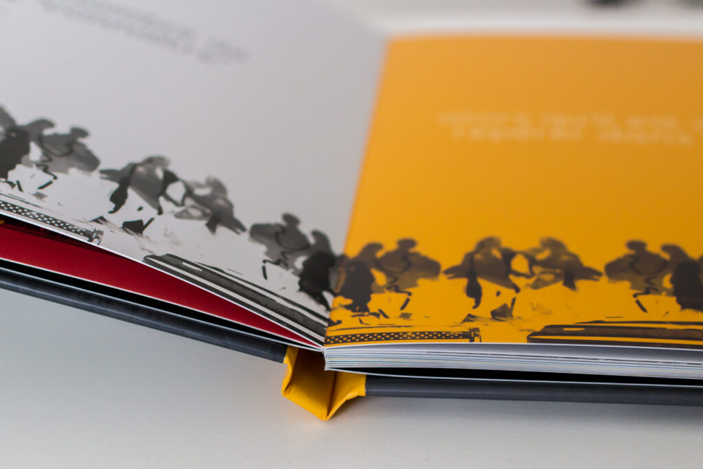 Finition de la reliure et ouverture à plat